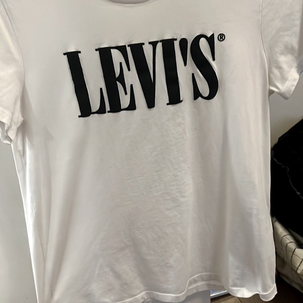 Levi shirt small